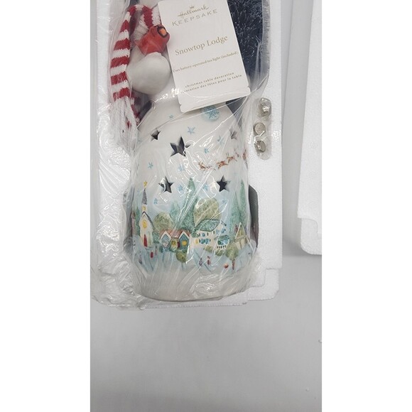 Hallmark Keepsake Snowtop Lodge Christmas Table Decoration Collectible 2012 New - Picture 3 of 4
